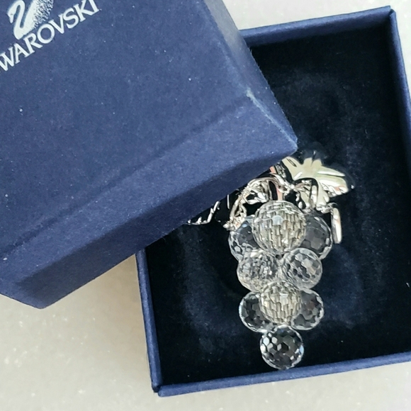 Gorgeous Authentic Swarovski Bundle Of Clear Crystal Grapes Brooch Silver Stem - Picture 3 of 10